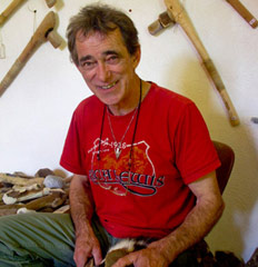 Bernard Ginelli dans son atelier
